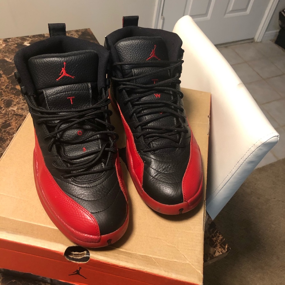 Air Jordan 12 Retro Flu Game.